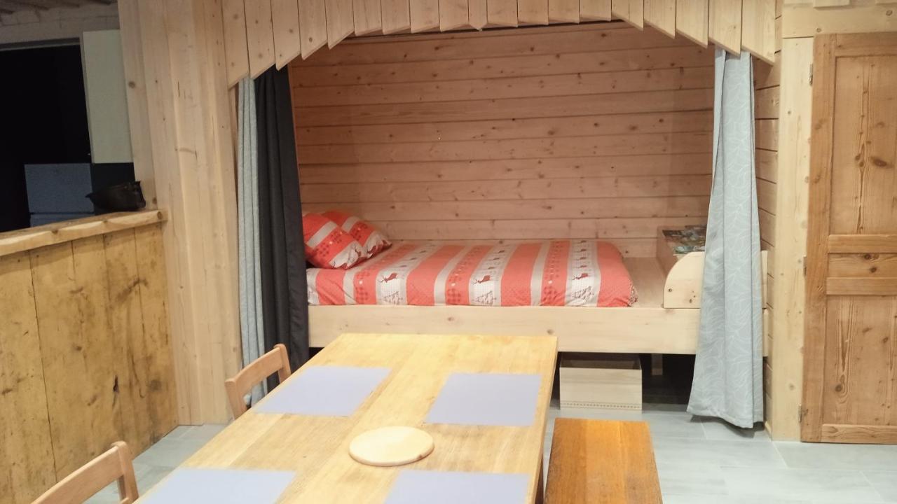 De La Charriere Appartement Montflovin